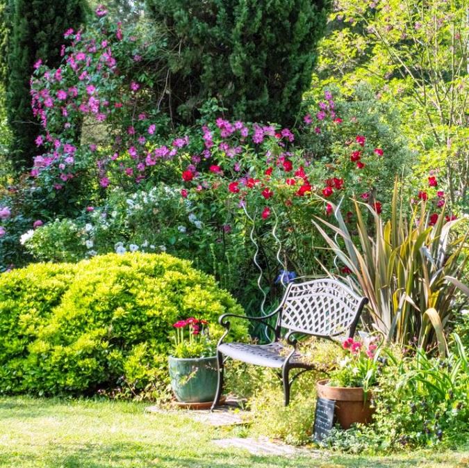 Boissonna Un banc dans les fleurs